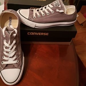 Gray converse shoes